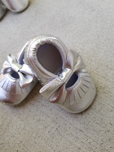 Silver Fringe bow Moccs