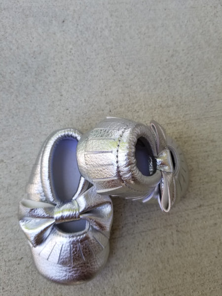 Silver Fringe bow Moccs